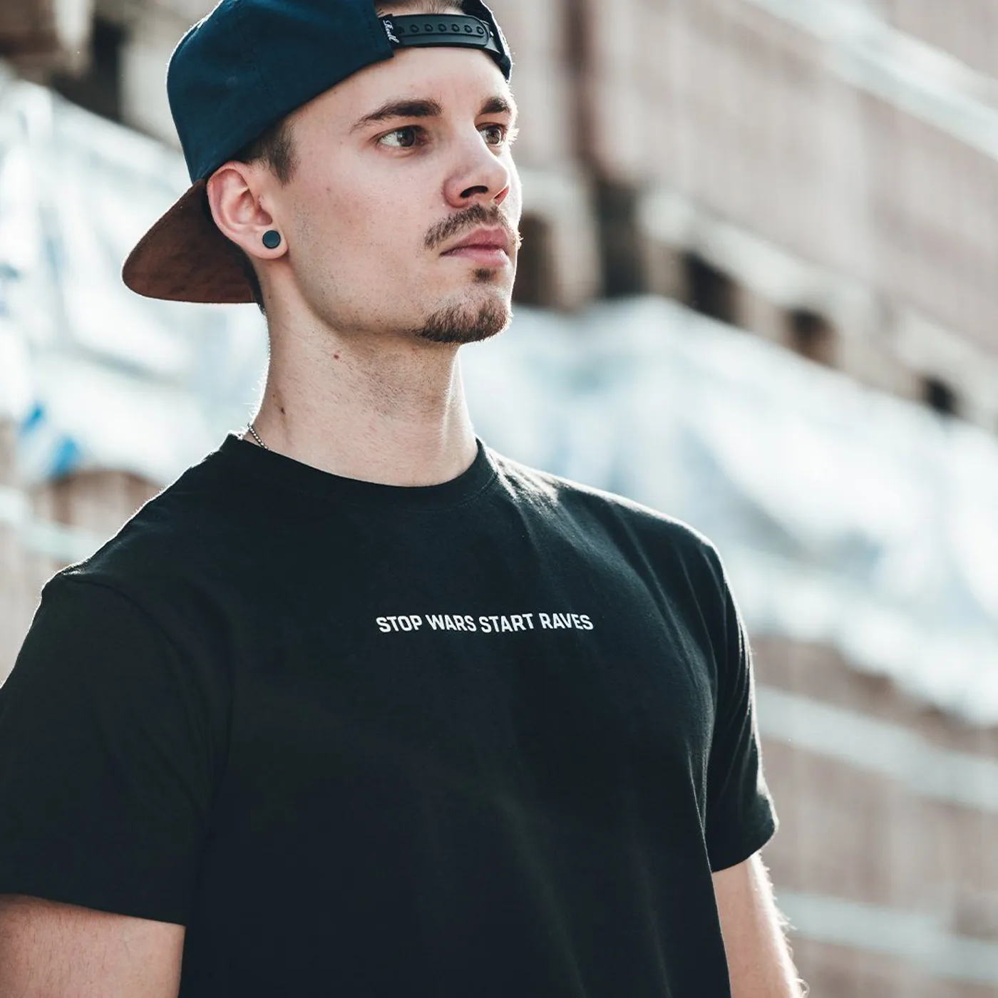 Rave Clothing Stop Wars Start Raves T-Shirt in schwarz