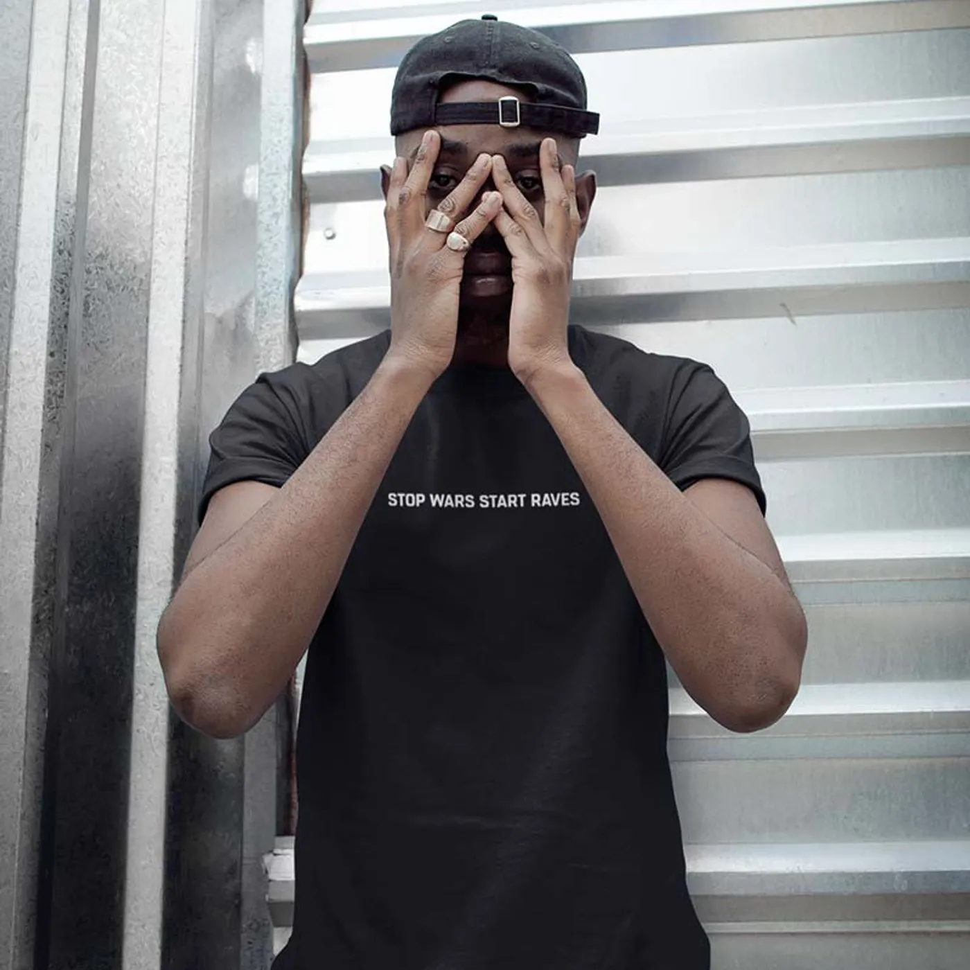 Rave Clothing Stop Wars Start Raves T-Shirt in schwarz
