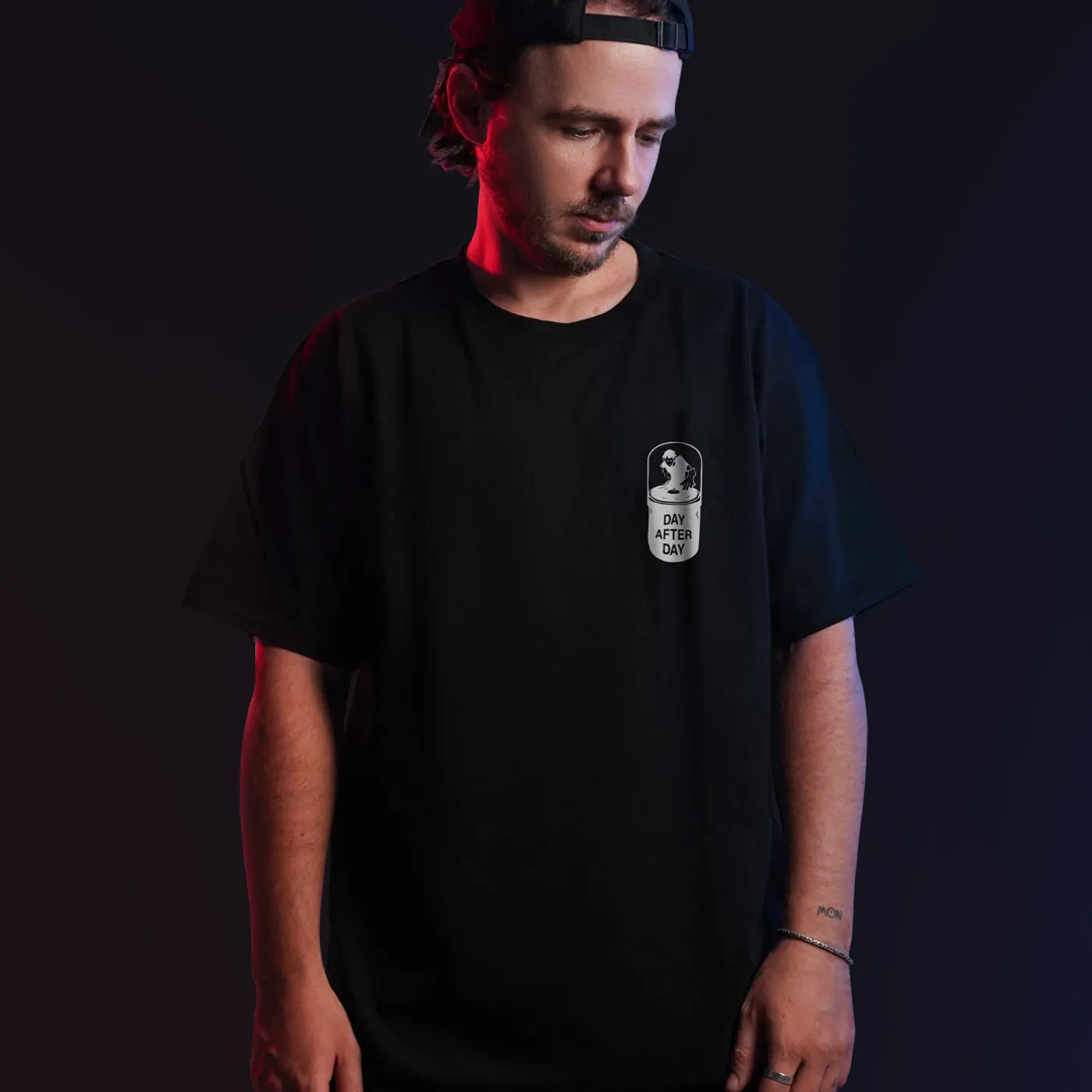 Rave Clothing Day After Day T-Shirt in schwarz