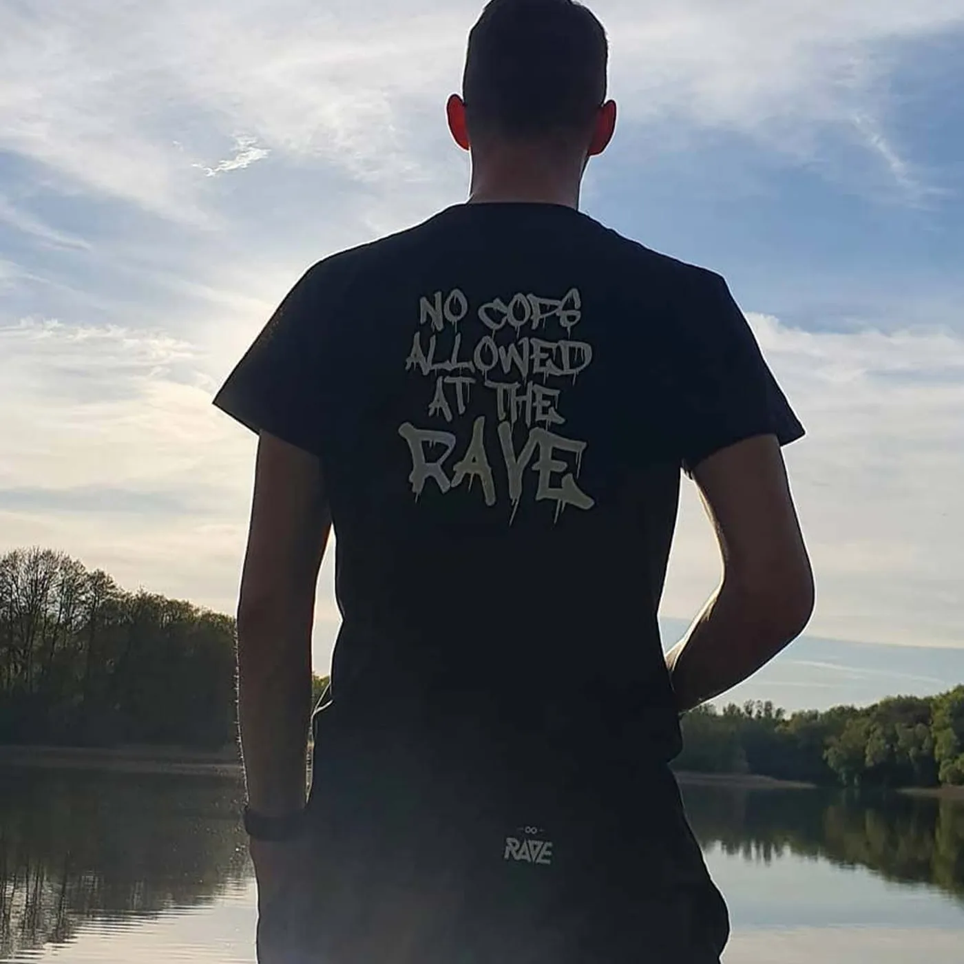 Rave Clothing Rave Is Not A Crime T-Shirt in schwarz