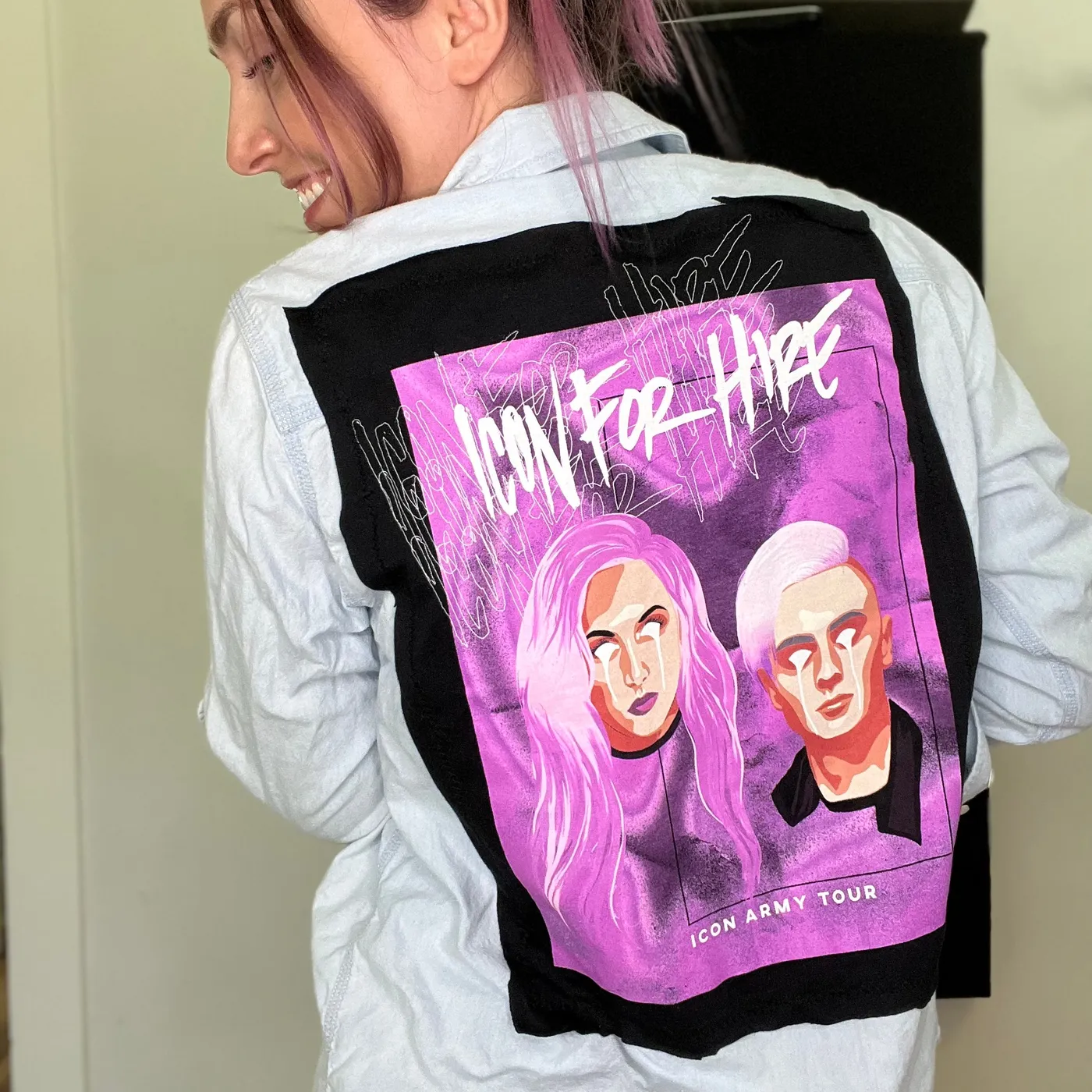 Icon For Hire Vintage Icon Button Up -Size Small