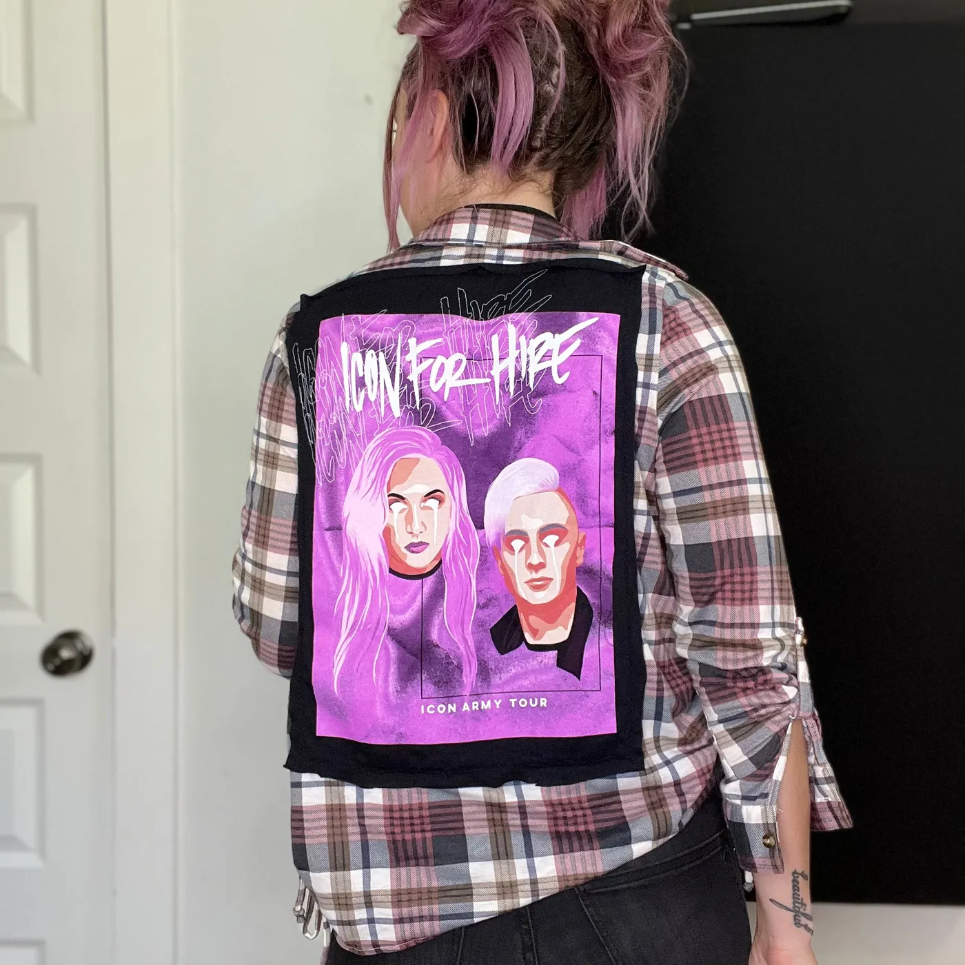 Icon For Hire Vintage Icon Button Up -Size Small