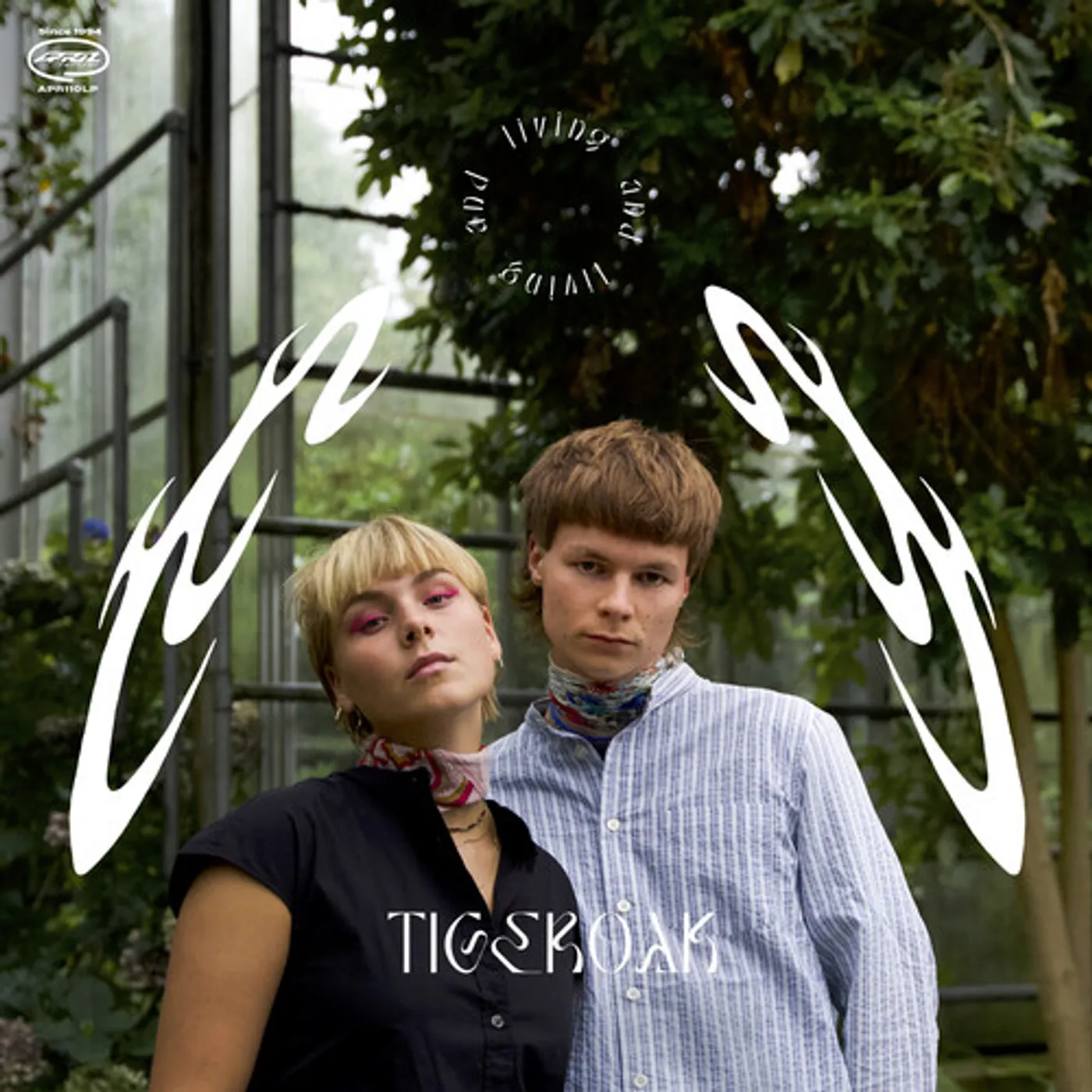 Tigeroak LIVING AND LIVING CD