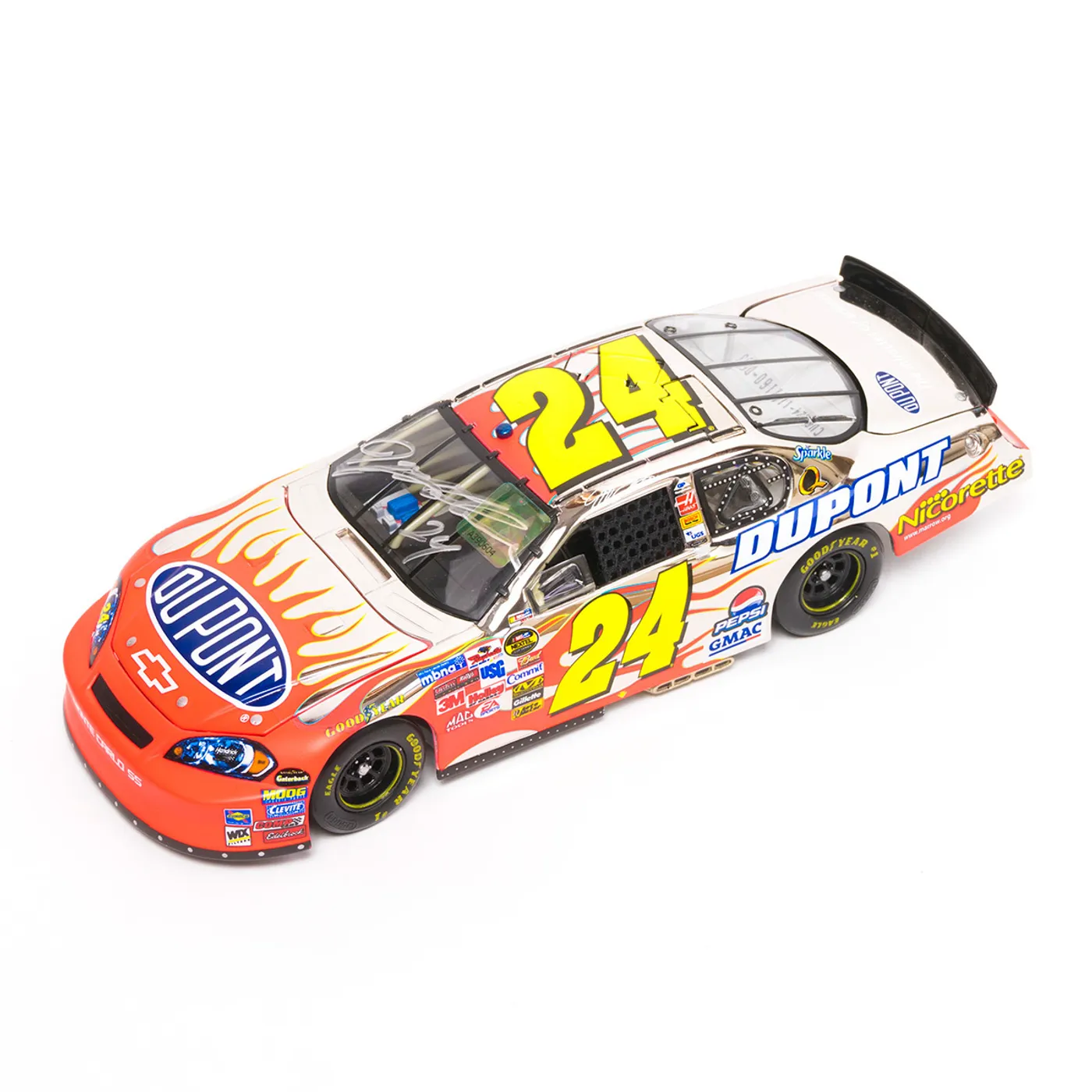 Hendrick Motorsports AUTOGRAPHED 2006 Jeff Gordon DuPont PLATINUM For Race Fans Only 1:24 Scale Die Cast
