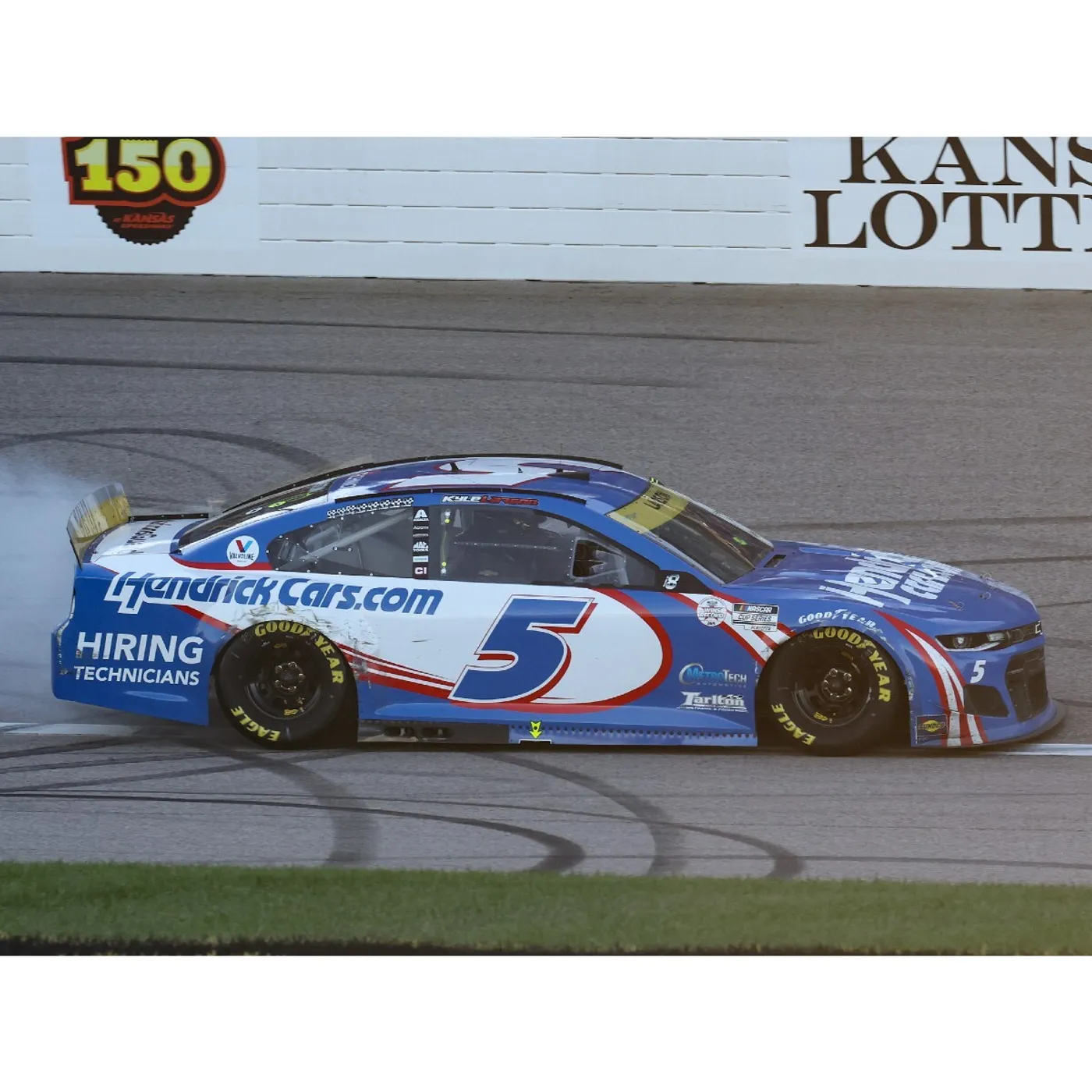 Hendrick Motorsports AUTOGRAPHED Kyle Larson Hollywood Casino 400 Race Win 1:24 ELITE Die-Cast