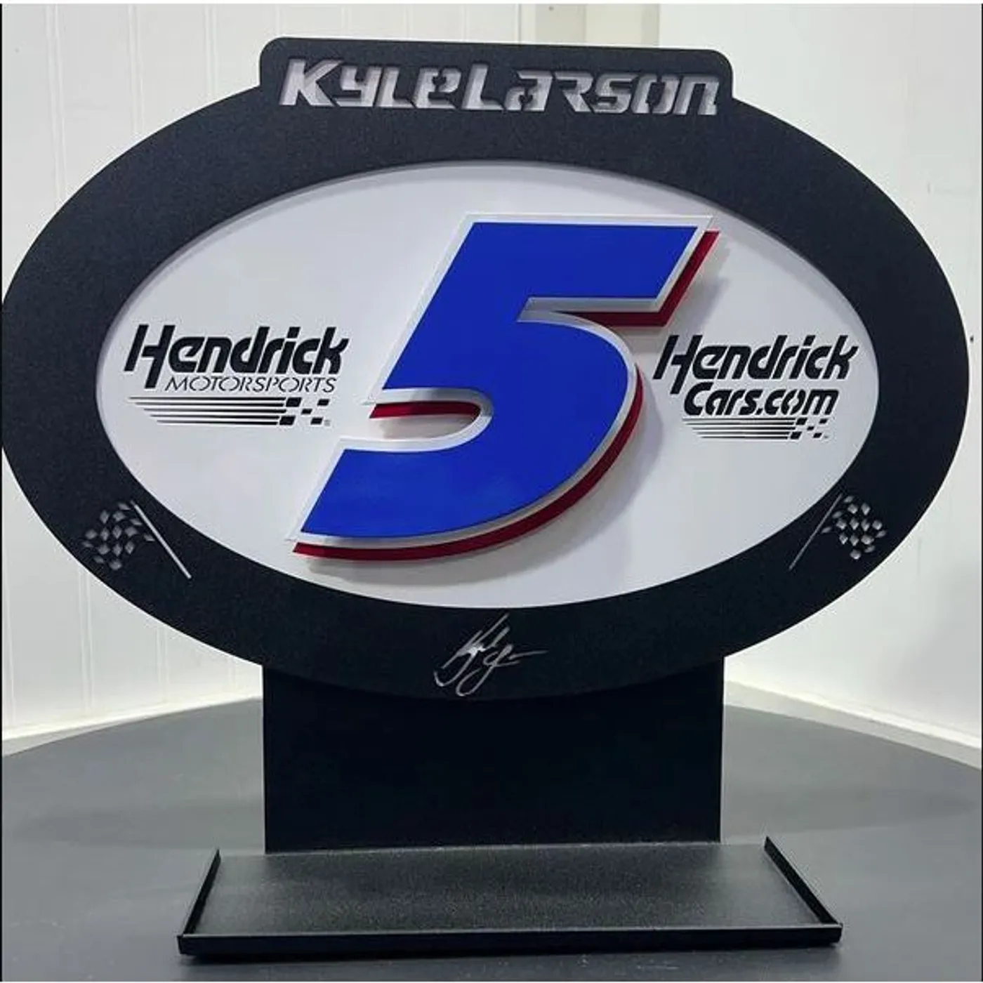 Hendrick Motorsports Kyle Larson #5 Oval 3D Sheet Metal Diecast Display