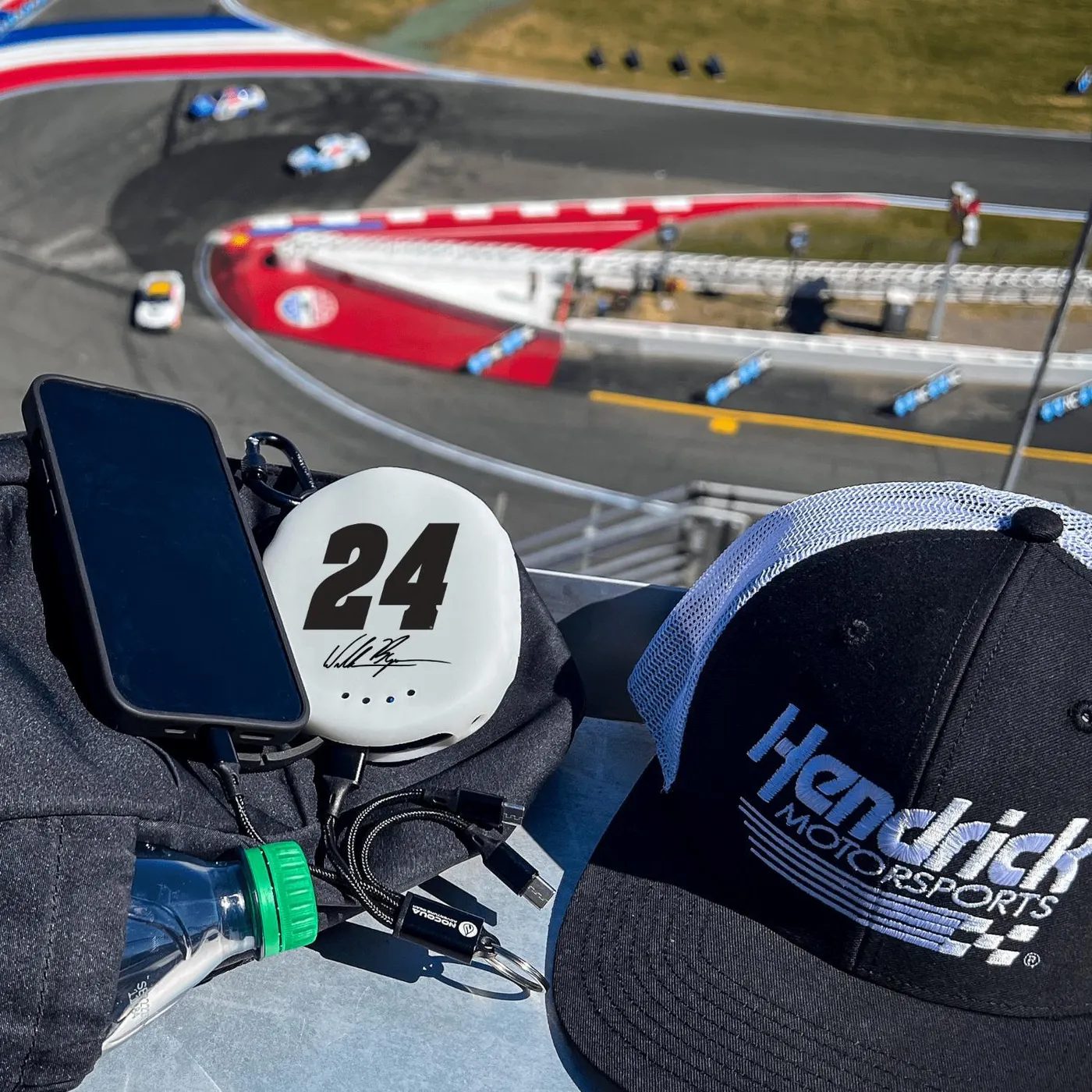 Hendrick Motorsports William Byron #24 Nocqua Powerbank w/StashPack and Quad Cable