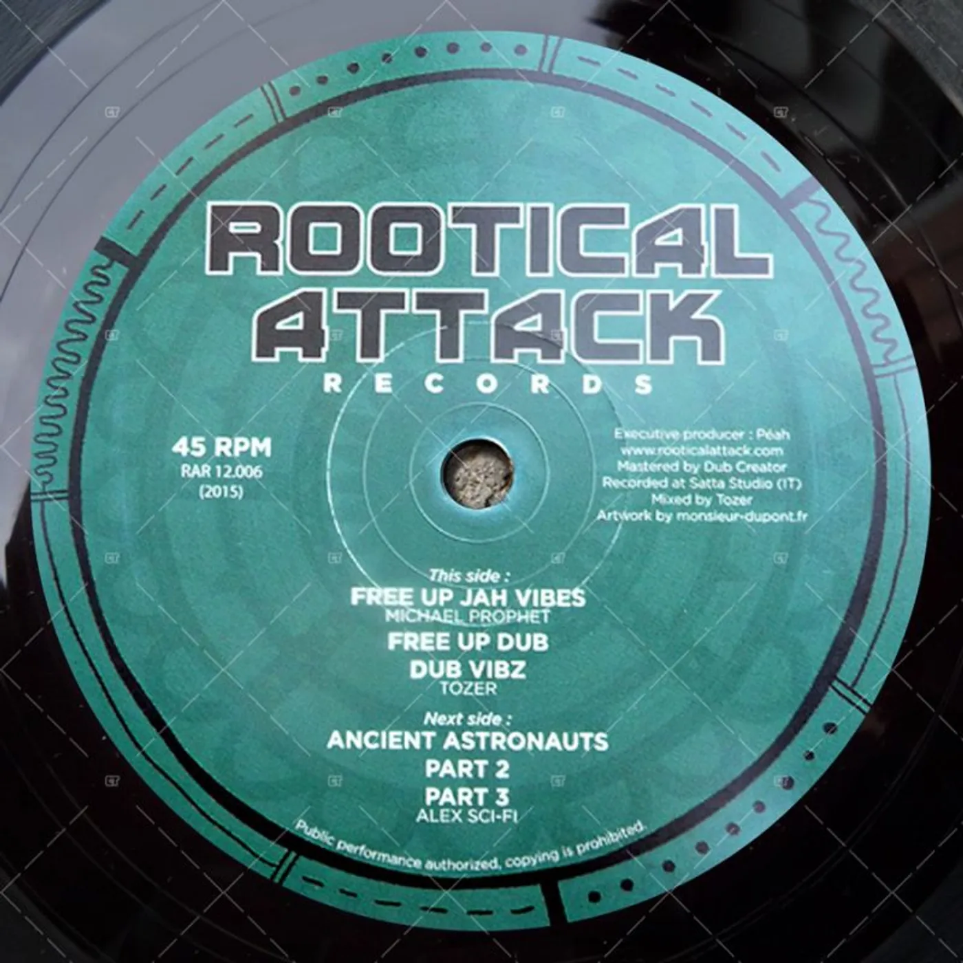 Michael Prophet Free Up Jah Vibes - (33T)