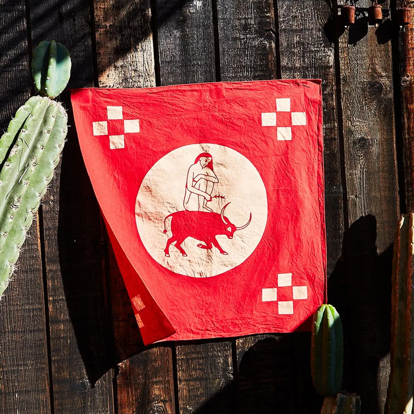 Madre Mezcal Mujer Y Toro Bandana