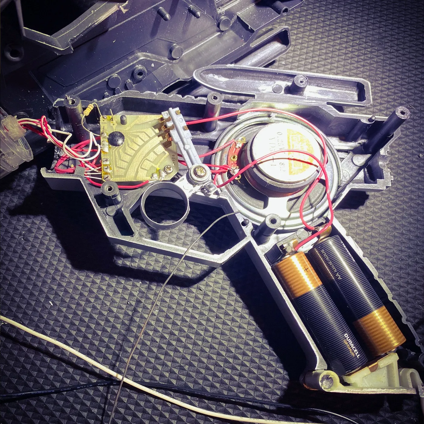 Steve Stevens - Stage Modified Raygun With COA